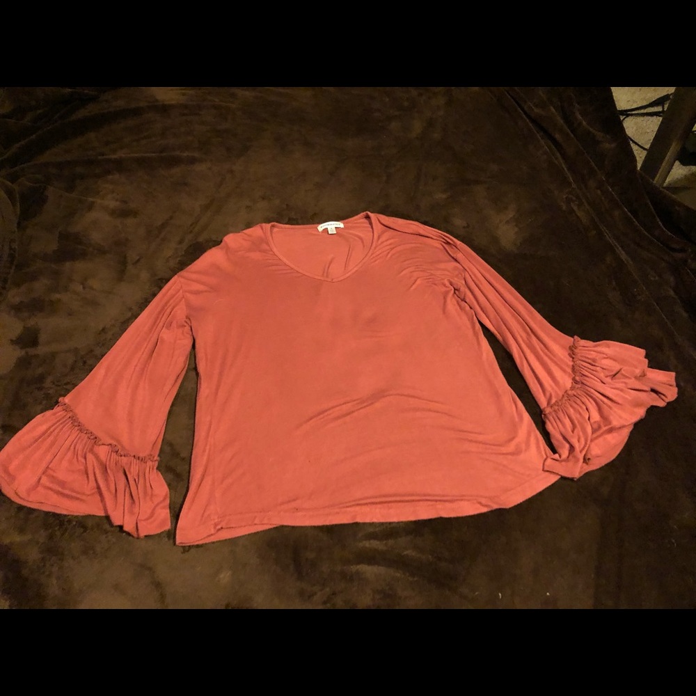 Roommates brand shirt